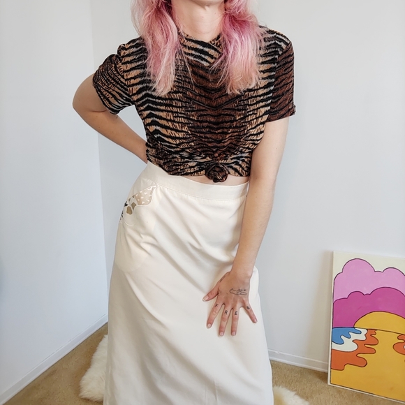 Vintage 80s Skirt (White + Abstract Pocket details) - Picture 5 of 15